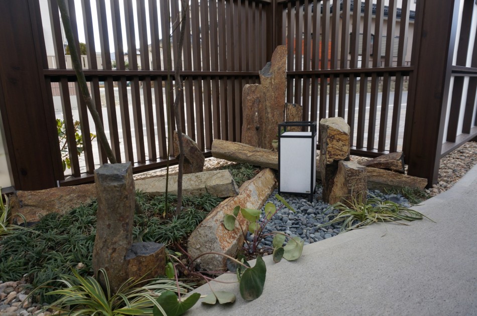 和モダンデザインの坪庭