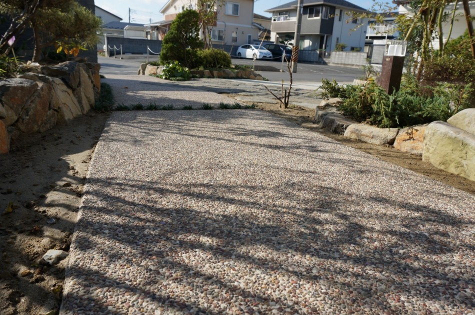 洗い出しアプローチがある外構