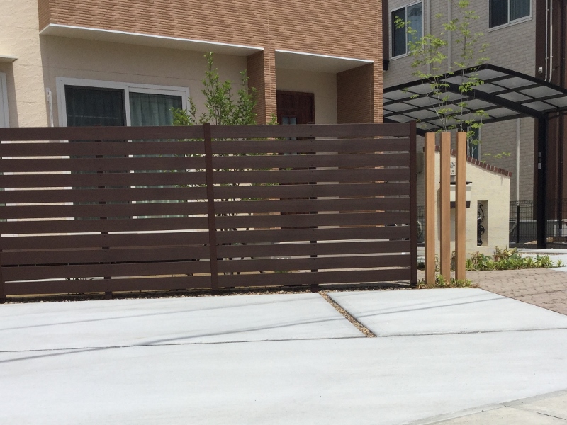 樹脂　目隠しフェンス