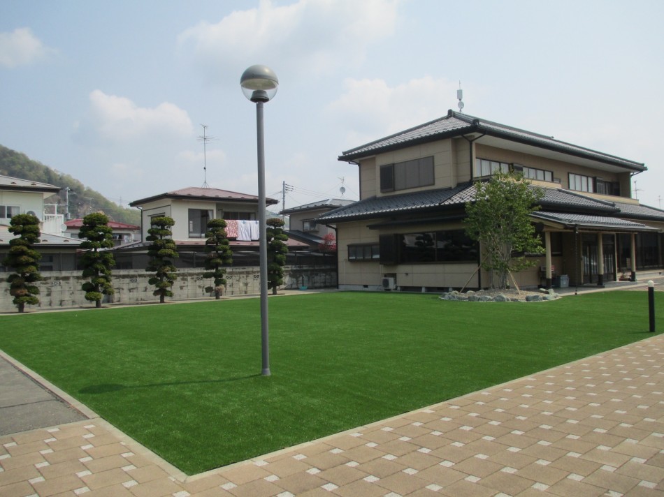 人工芝 緑が映える西洋芝のようなお子様の遊び場 仙台市 外構 庭 エクステリア 海馬工苑